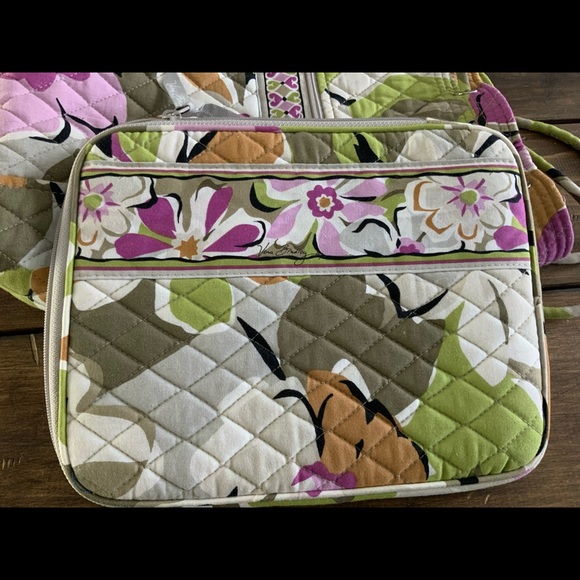 Vera Bradley drawstring back pack with tablet holder.  In perfect condition. - Picture 5 of 6